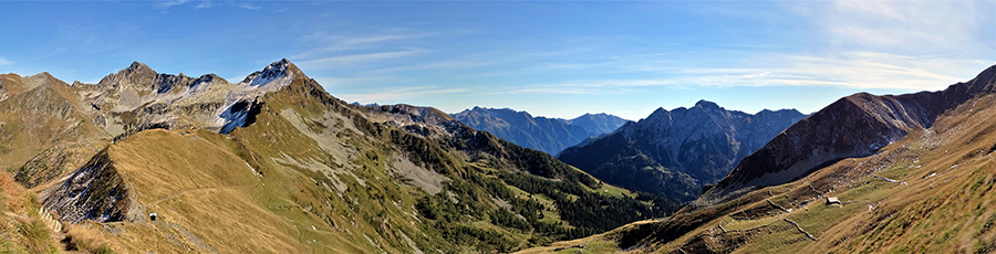 Panorama salendo dal Passo di Tartano (2108 m) a Cima di Lemma (2348 m)